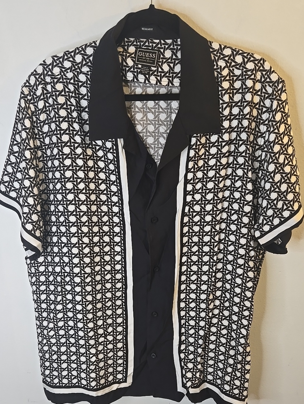 GUESS Men’s Black & White Patterned Short-Sleeve Shirt